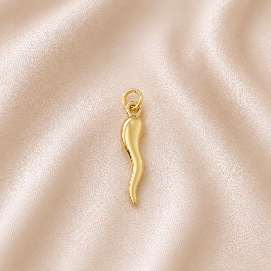 Elara Cornicello Gold Charm